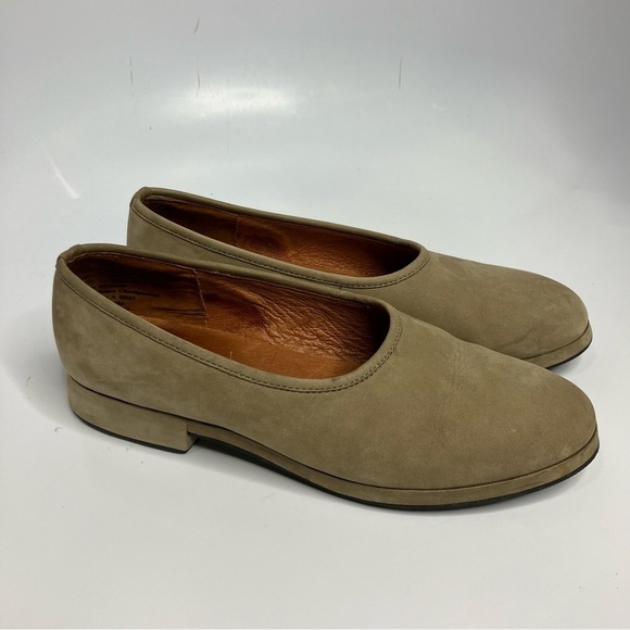 Eddie Bauer tan suede flats size 8 - Picture 1 of 8
